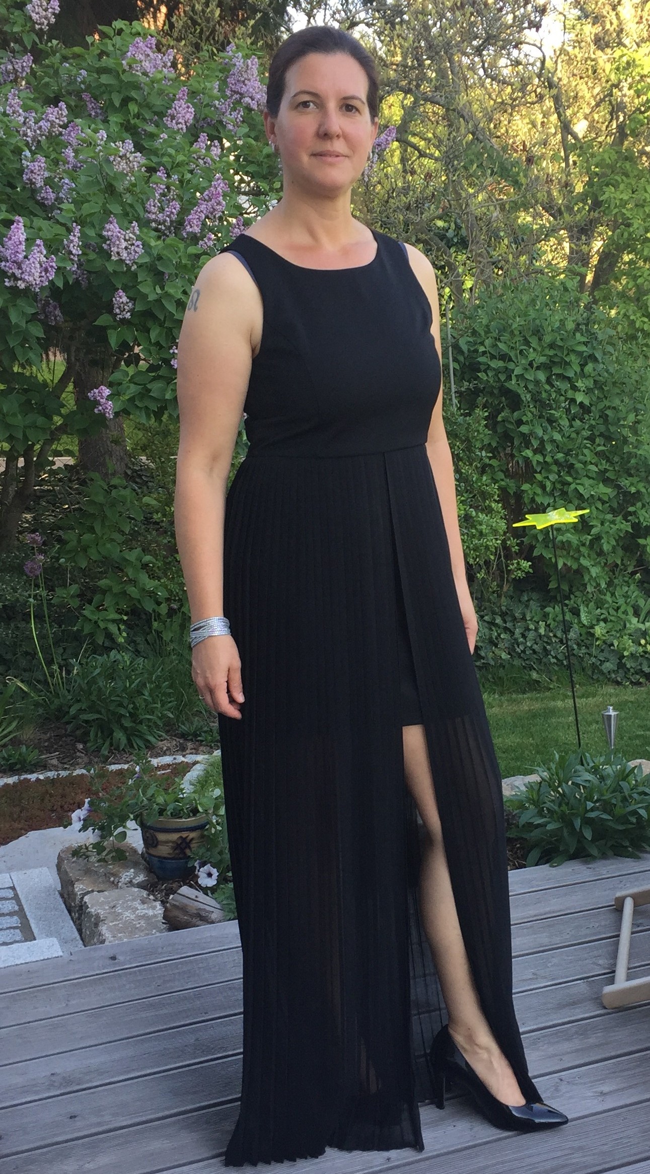 304 Kirsten Landauer in weißem Kleid